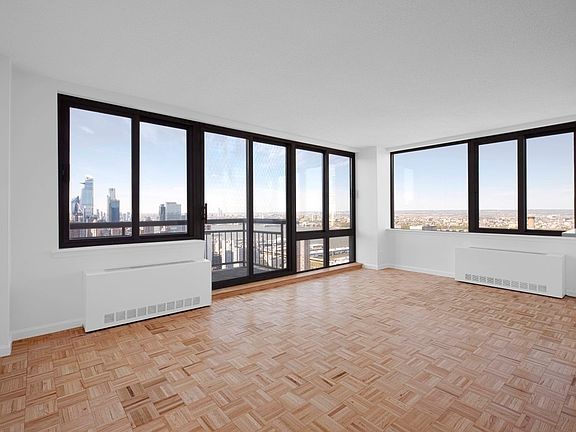 3rd image of 124 W 60th St #47C