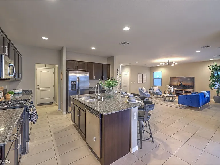 3213 Molinos Dr — Photo 52