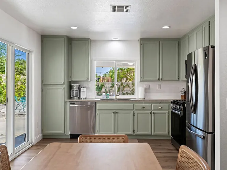 Crocus Pl — Photo 15