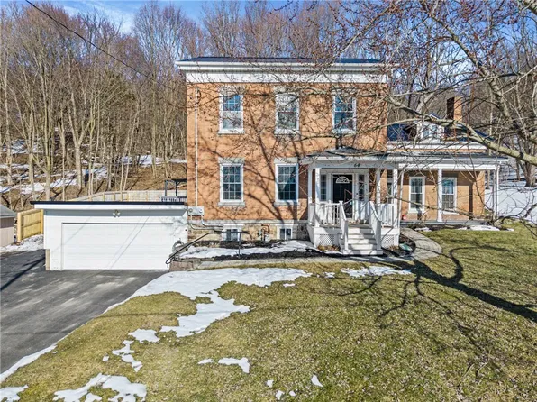 64 Layton St, Lyons, NY 14489