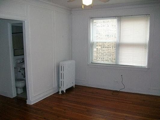2nd image of 4060 N Kenmore Ave APT 302