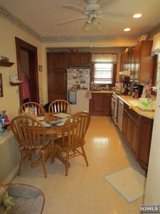 27 Chestnut Ave, Rochelle Park, NJ, 07662