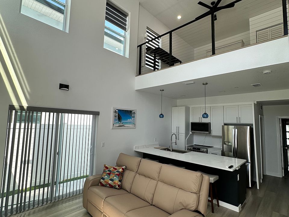 1st image of 527 N Garden Ave #2