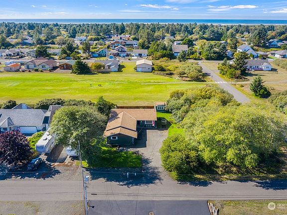 3rd image of 291 Octopus Avenue NE