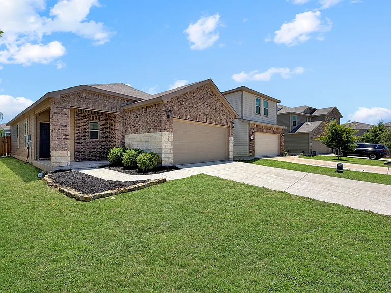 145 Miracle Dr — Photo 3