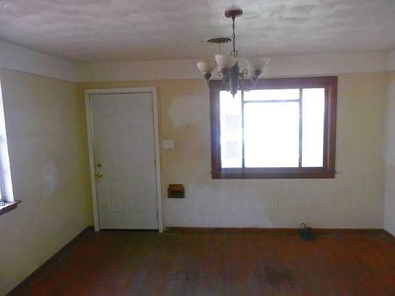 3rd image of 2032 Pauger St