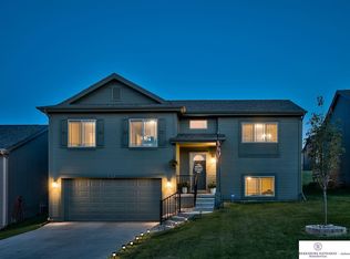 9019 Hanover St, Omaha, NE 68122