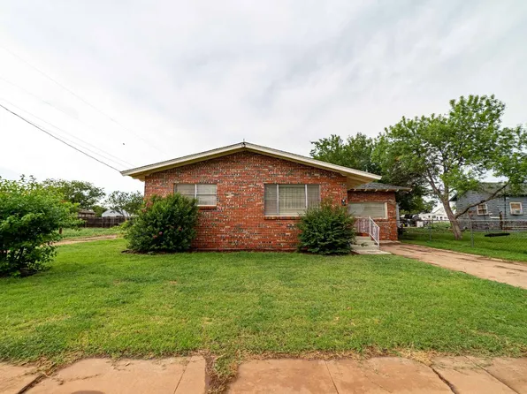 218 E Marietta St, Crowell, TX 79227