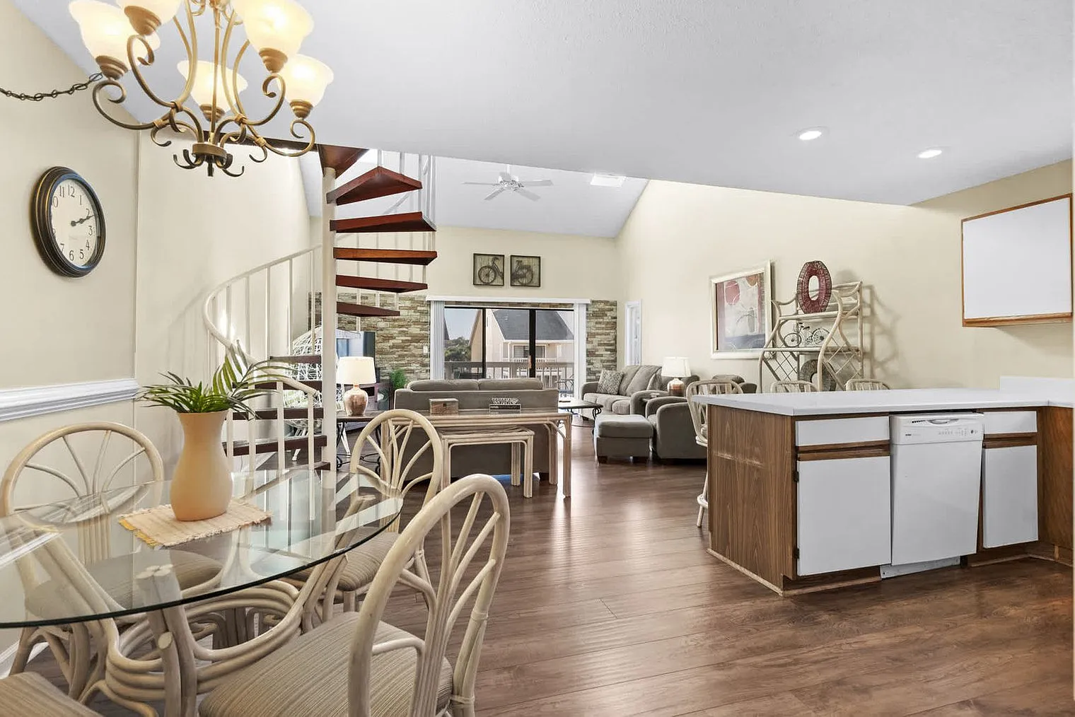 2 bed, 2.0 bath, 1194 sqft, $3,917 — Photo 1