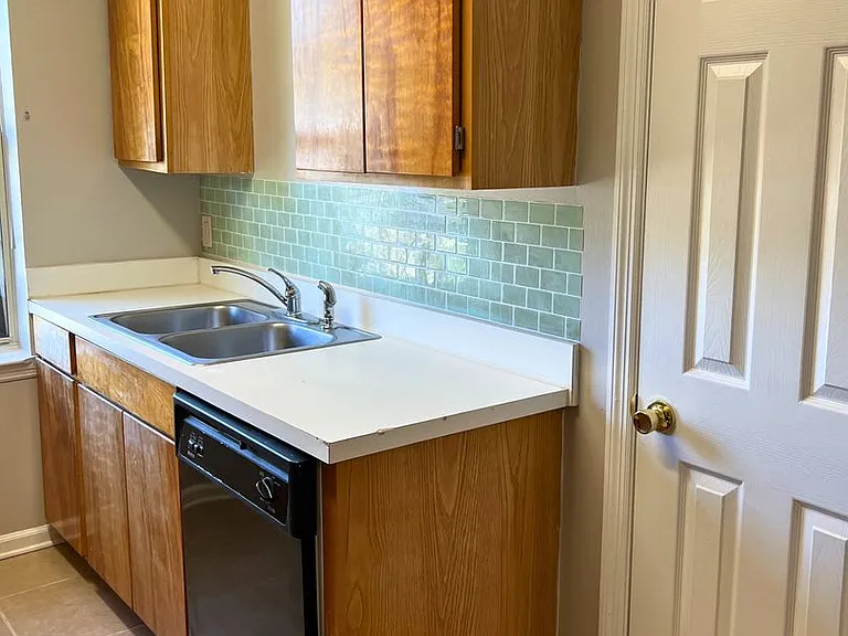 410 Admirals Walk Dr — Photo 5