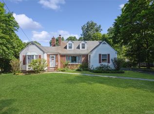 199 N Country Rd, Port Jefferson, NY 11777