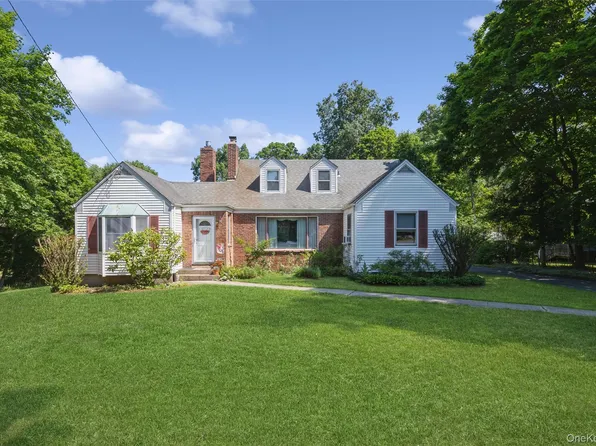 199 N Country Road, Port Jefferson, NY 11777