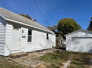 912 S 19th St, Mattoon, IL 61938