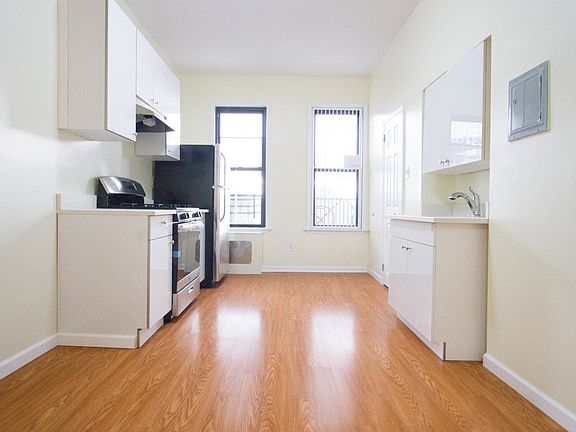 3rd image of 232 Wyckoff Ave APT 3L