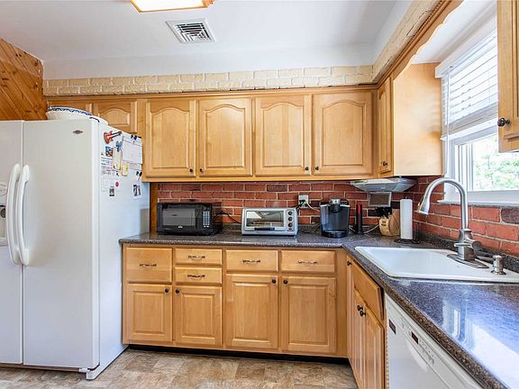 5th image of 113 Fountain Ave