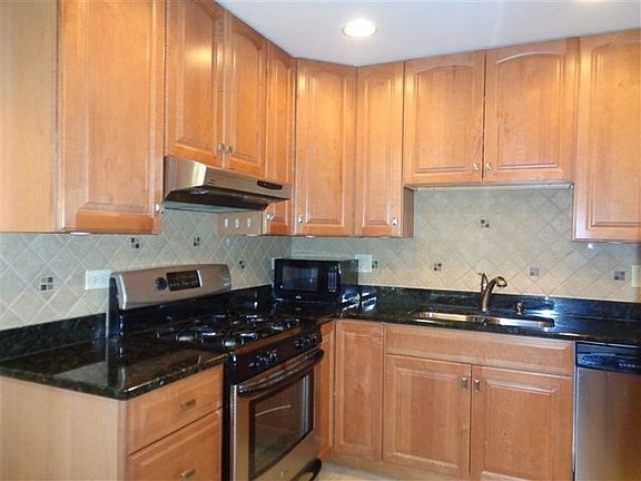 3rd image of 1271 Darlington Ct