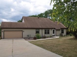 S67W28495 River Rd, Waukesha, WI 53189