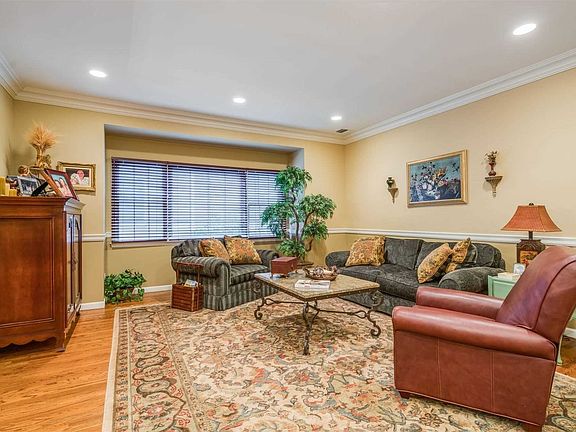 3rd image of 69 Redan Dr