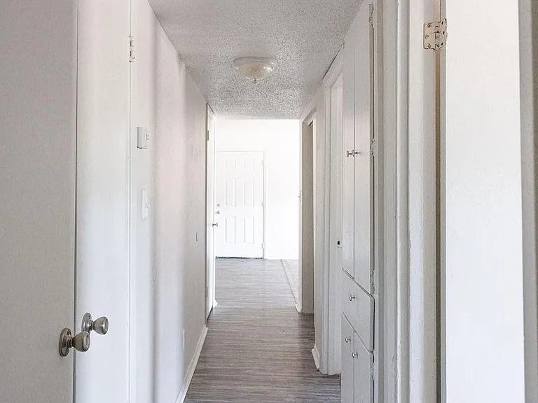 611 SW Bishop Rd #2 — Photo 6