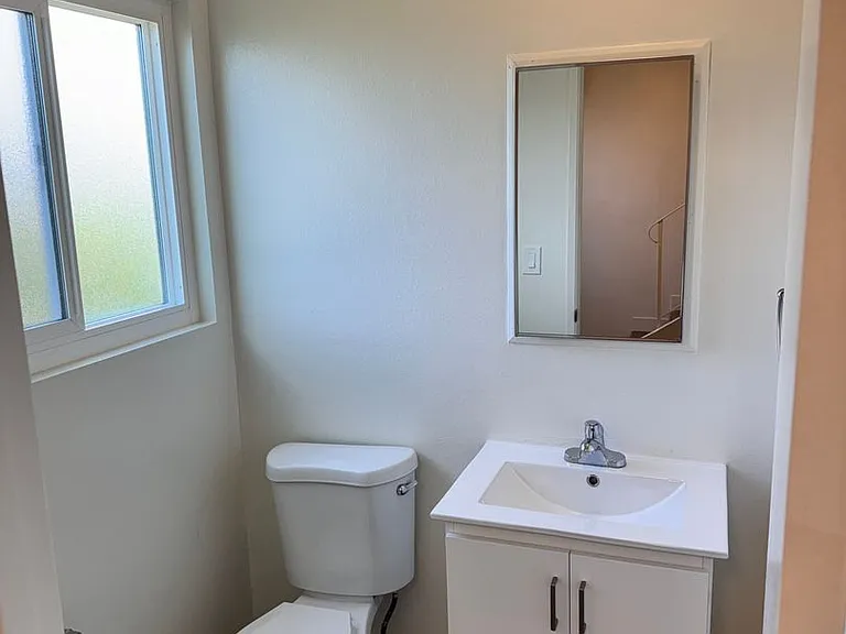 345 N Batavia St — Photo 11