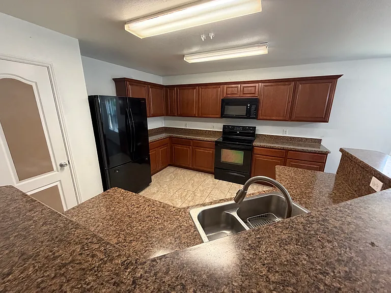 1223 Alhambra Dr — Photo 12