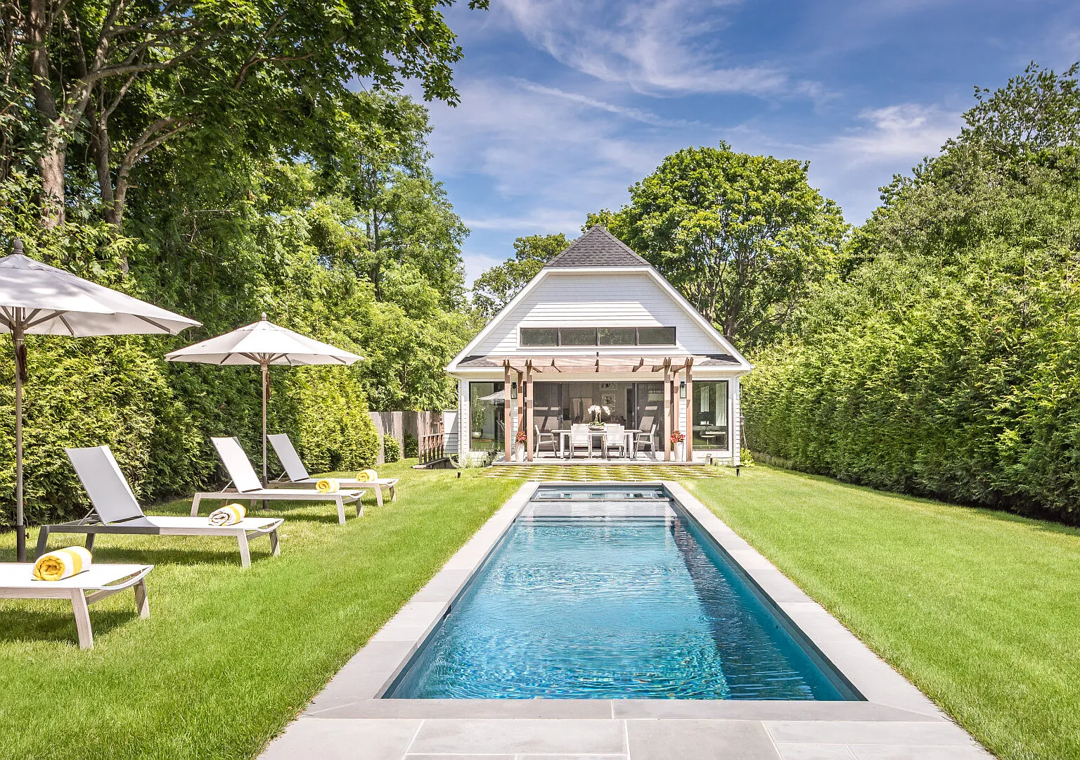 Newly constructed contemporary home, gunite heated pool, hot tub — Photo 1