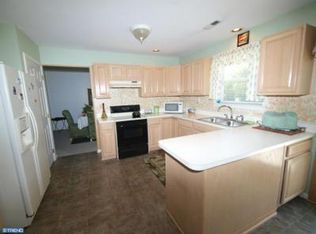 1087 Woodmere Dr, Bethlehem, PA 18017