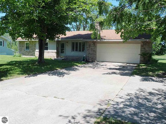 2nd image of 574 Holiday Dr