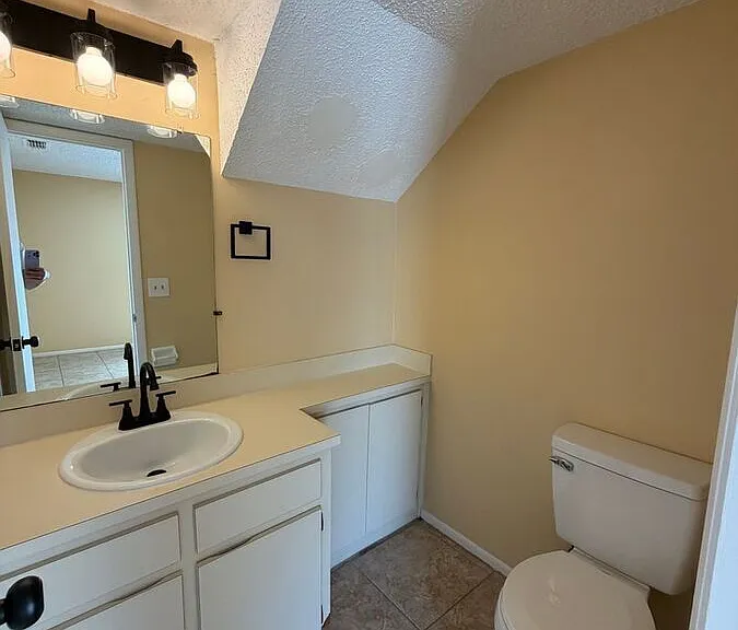 1090 Buttercup Dr — Photo 8