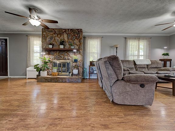 5th image of 1207 Shadelawn Dr