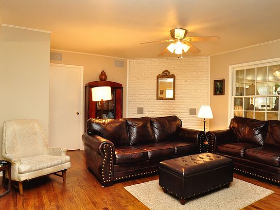 4th image of 1220 Avondale Dr