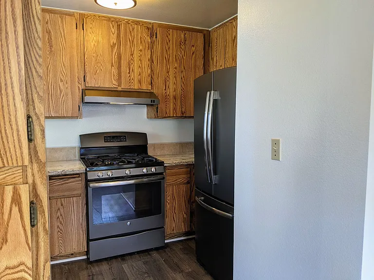 10560 Lakeside Dr N #H — Photo 7