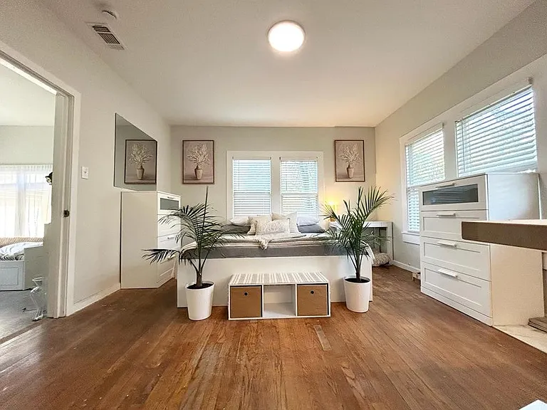 222 N Madison St — Photo 11