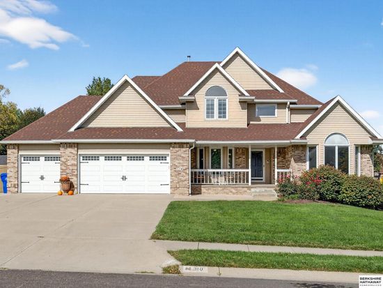 310 Fox Creek Ln, Papillion, NE 68046