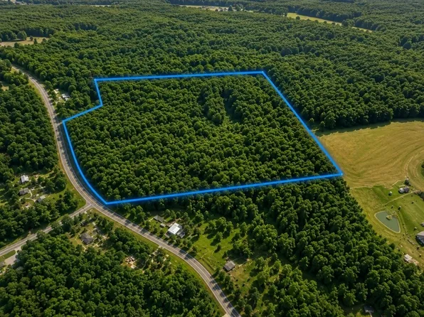 1 Vale McKenzie Rd, Hollow Rock, TN 38342