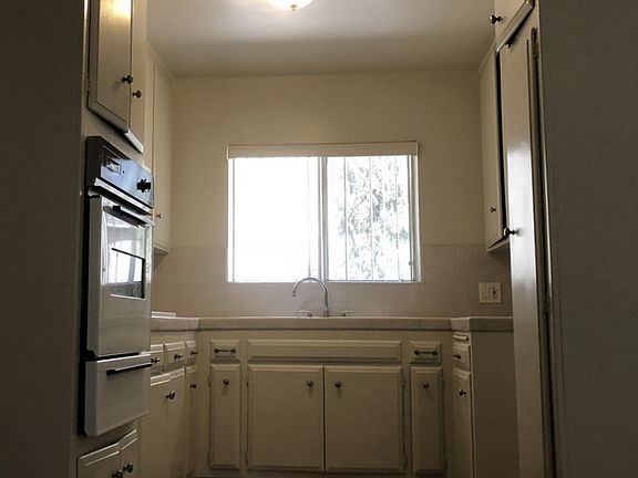 5th image of 2043 N Beachwood Dr APT 4