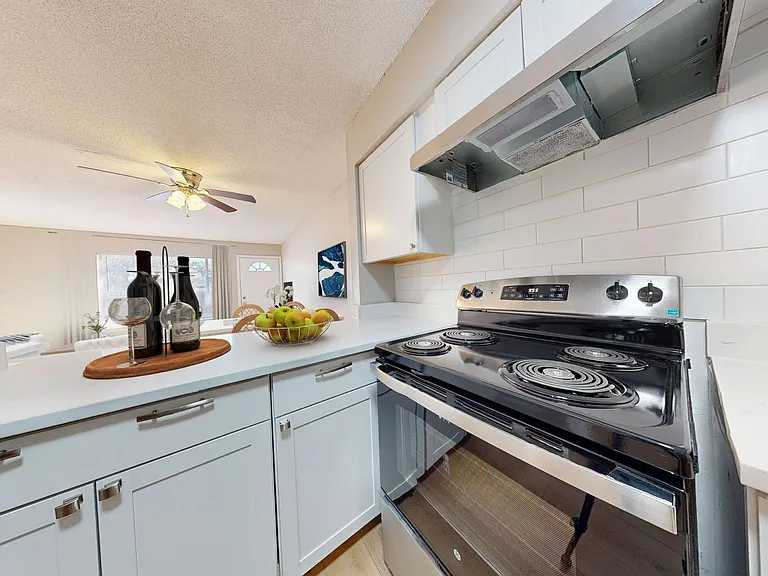 Gulf View Apartments — Photo 56