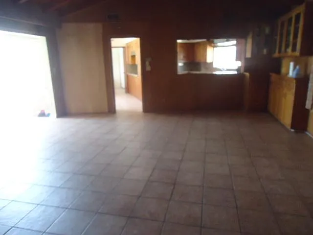7 bed, 3.5 bath, 2766 sqft, $12,200 — Photo 3