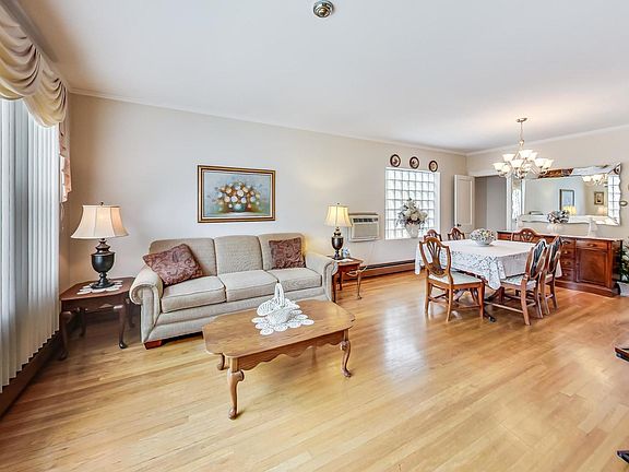 5th image of 2843 N 77th Ave