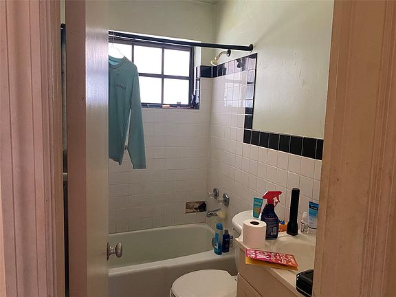 3rd image of 38 NE 29th Street