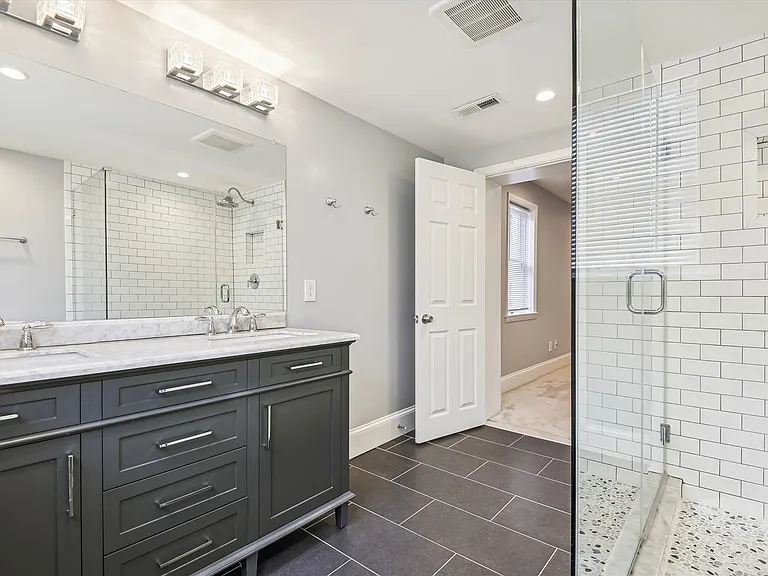 1253 William St — Photo 14