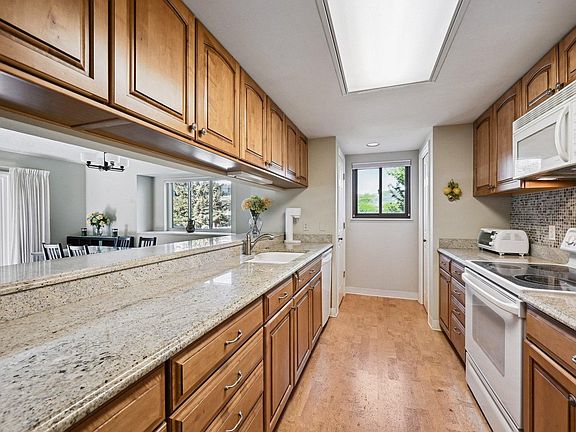 5th image of 4475 Laguna Pl #201