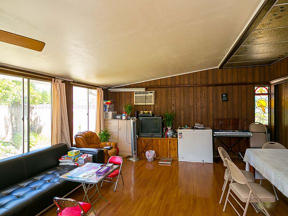 5th image of 9241 Sparklett St