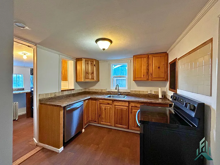 625 Geary St SE — Photo 4