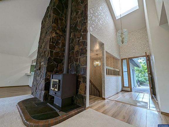3rd image of 516 Sunwood Dr NW
