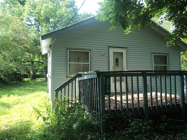 1st image of 2219 Edgewood Dr