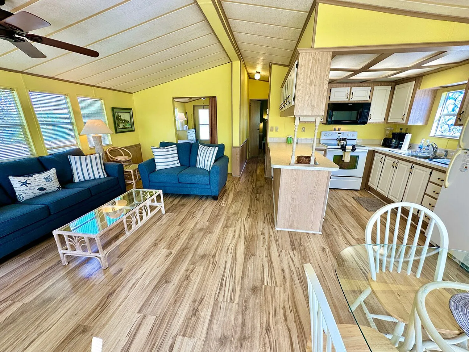 2 bed, 1.0 bath, $4,662 — Photo 1