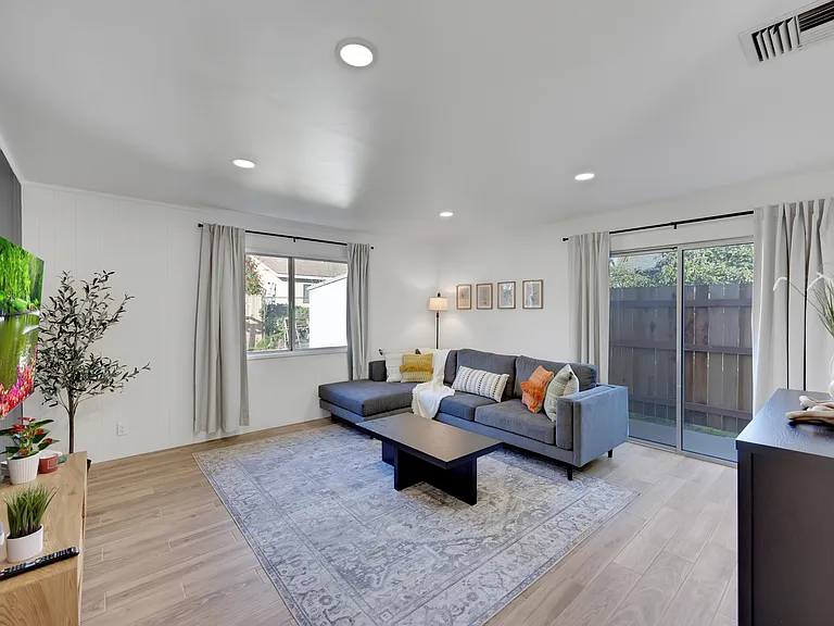 535 N Cerritos Ave — Photo 21