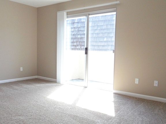 2nd image of 1300 Holly Ave #1304