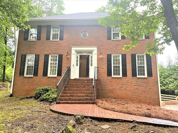 2nd image of 1046 Park Manor Ter NW
